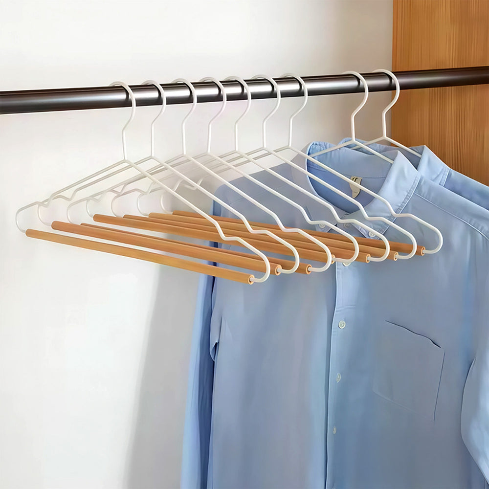 
                  
                    Ganchos metálicos para ropa con base de madera PERFECT SPACE. | Set de 6 piezas.
                  
                
