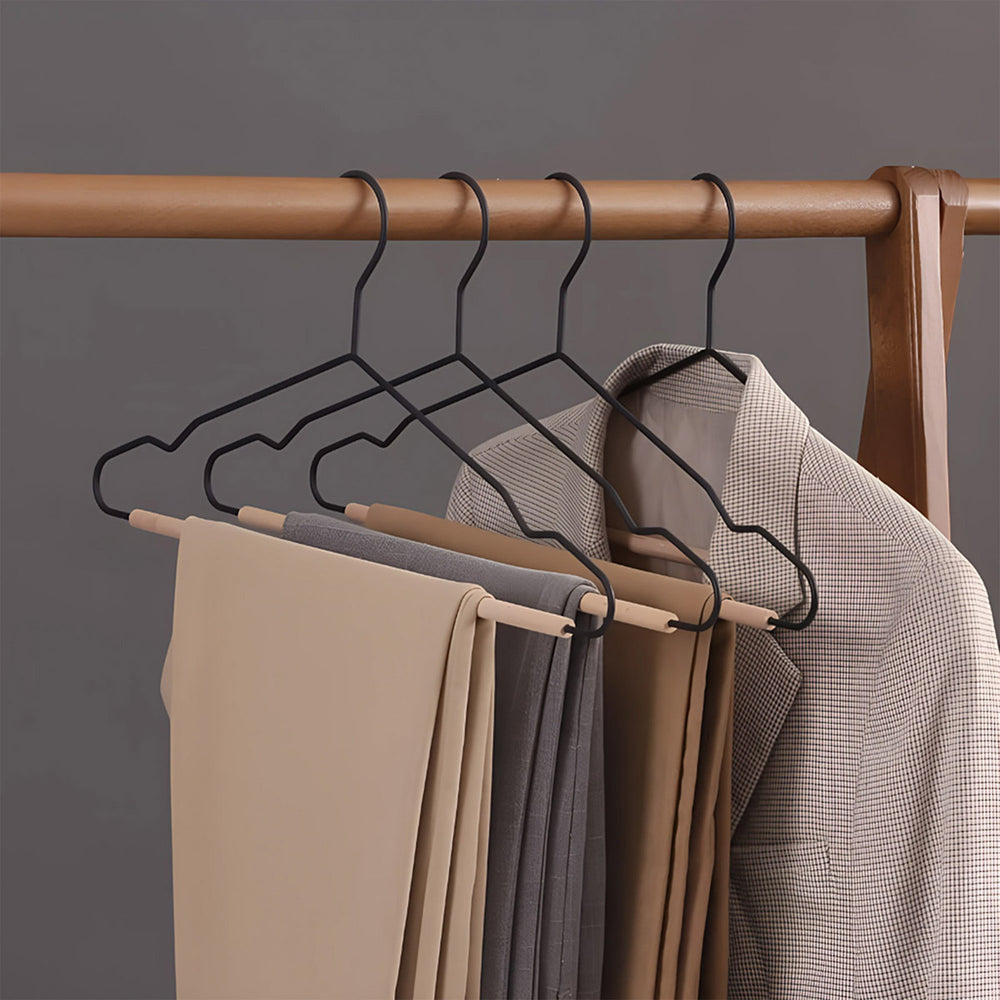 
                  
                    Ganchos metálicos para ropa con base de madera PERFECT SPACE. | Set de 6 piezas.
                  
                