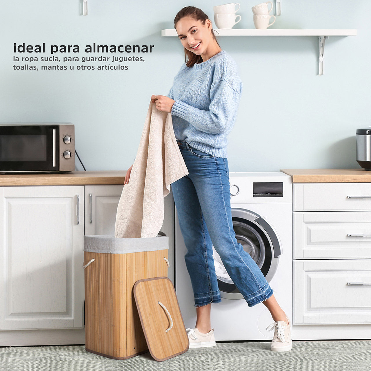 Cesto de lavanderia de bambu AG Box ubicado en un baño moderno y organizado, demostrando su diseño decorativo y funcional