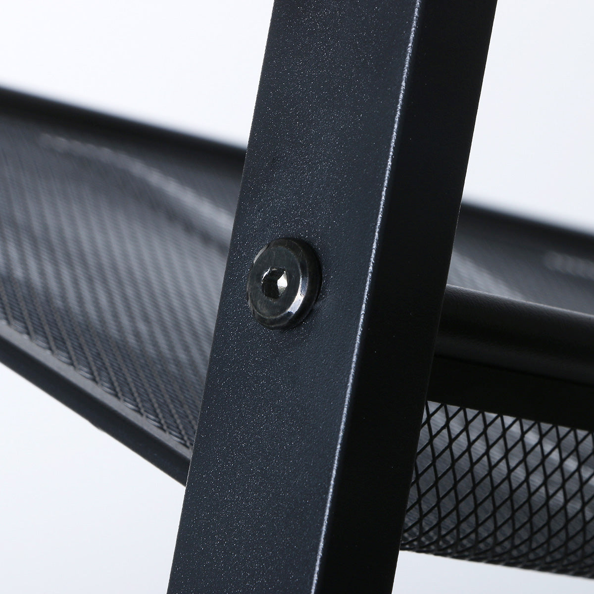 Detalle del tornillo de ensamblaje de la zapatera modular, resaltando la estabilidad y resistencia de la estructura del organizador de zapatos